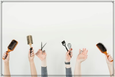 美容ハサミやヘアブラシ