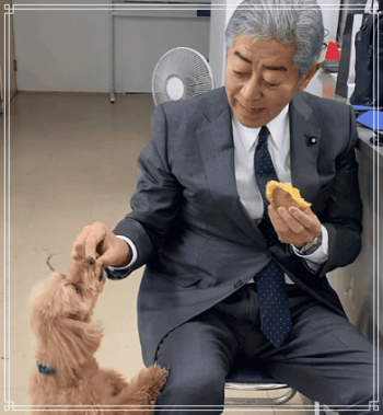 岩屋毅大臣と犬