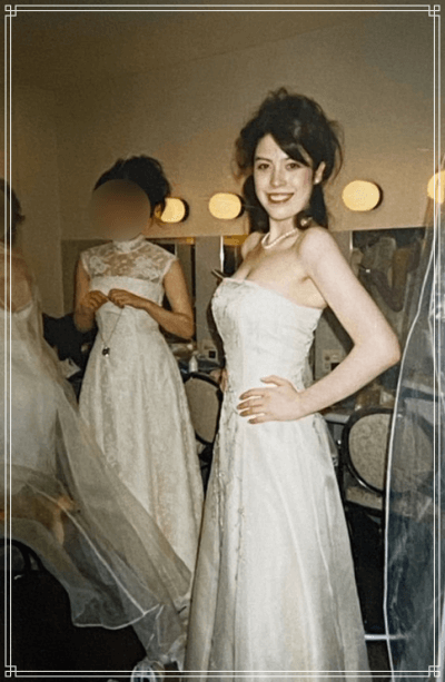 小野田紀美さんのウェディングドレス姿