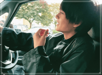 佐野勇斗さんのインスタにアップされた運転中の様子