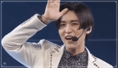 目黒蓮さんのおでこポーズ